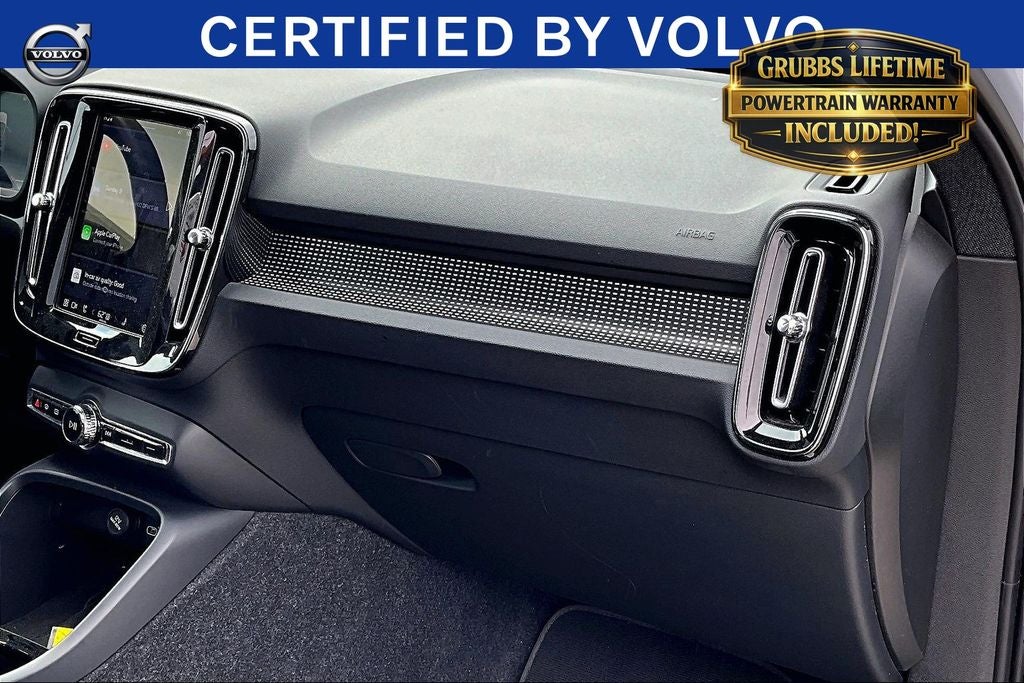 2025 Volvo XC40 B5 Plus Dark Theme