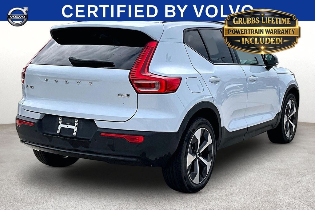 2025 Volvo XC40 B5 Plus Dark Theme