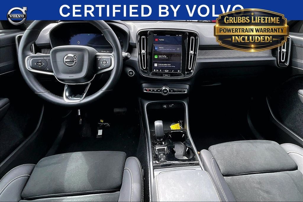 2025 Volvo XC40 B5 Plus Dark Theme