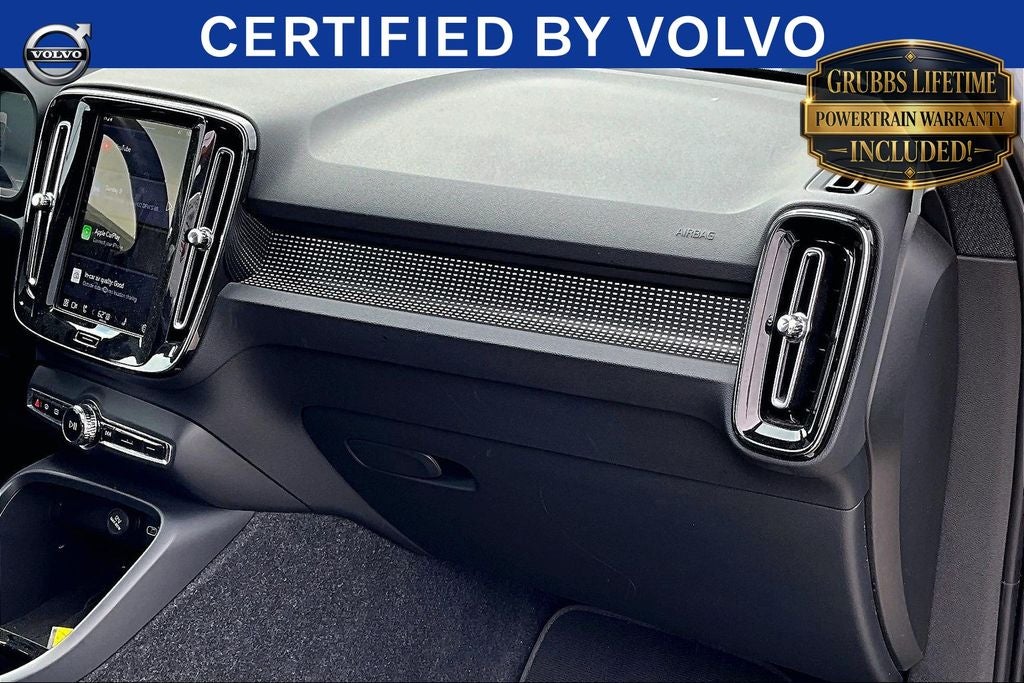 2025 Volvo XC40 B5 Plus Dark Theme