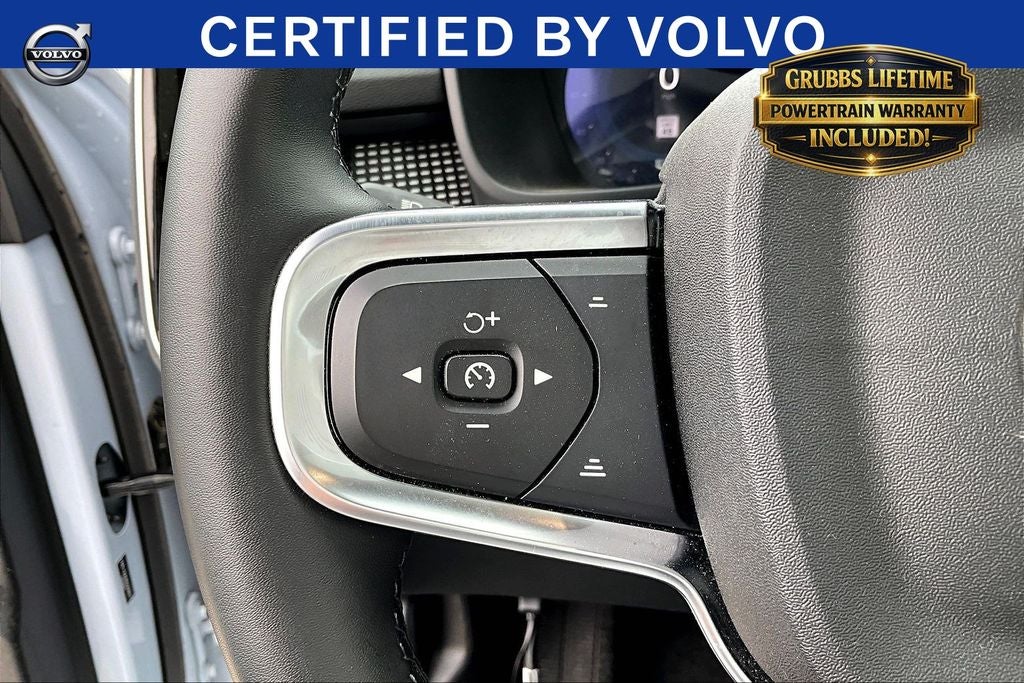 2025 Volvo XC40 B5 Plus Dark Theme