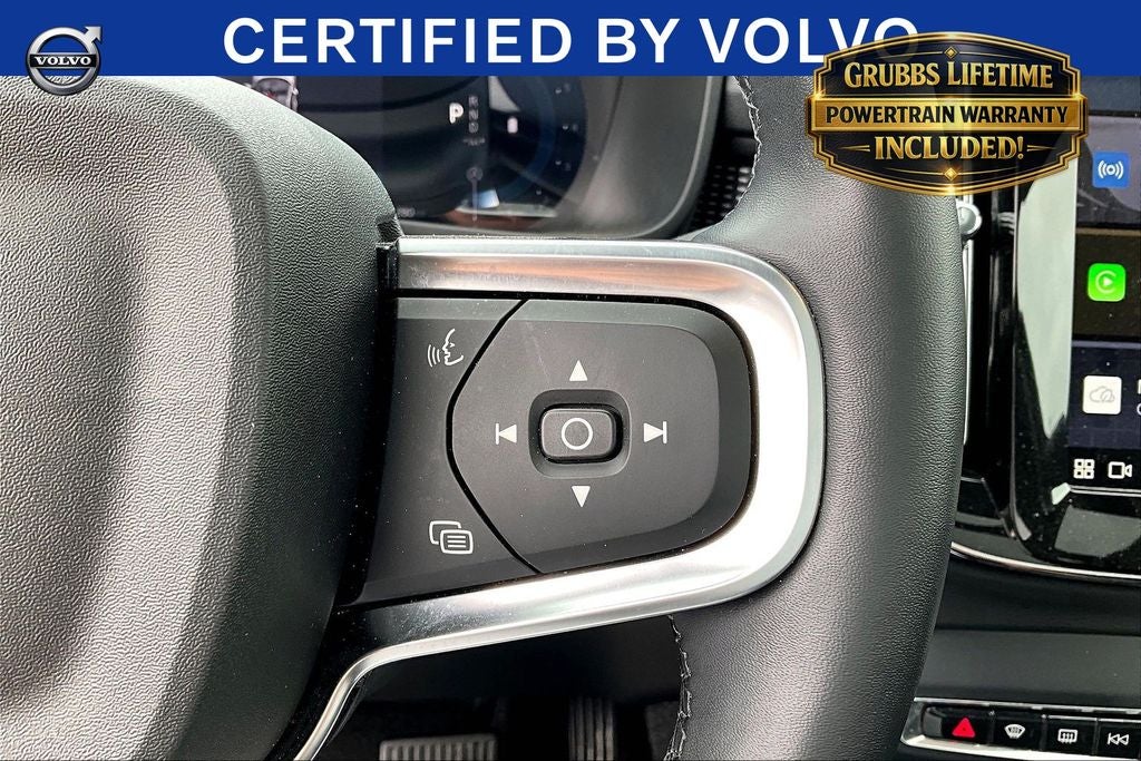 2025 Volvo XC40 B5 Plus Dark Theme