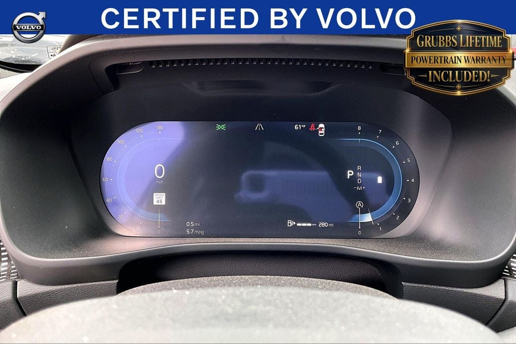 2025 Volvo XC40 B5 Plus Dark Theme