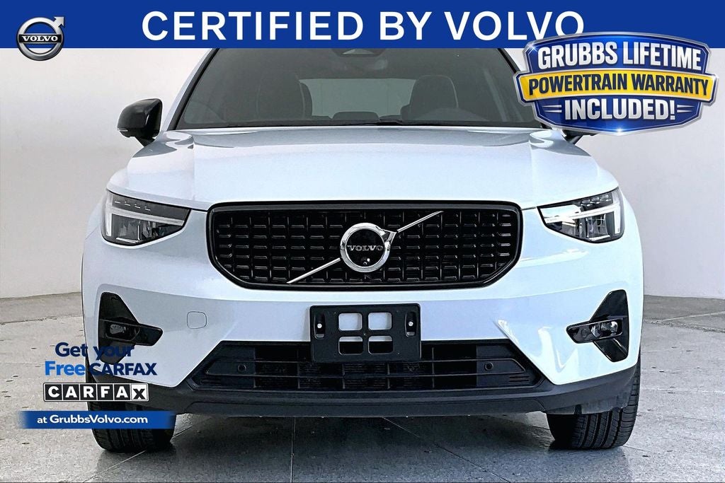 2025 Volvo XC40 B5 Plus Dark Theme