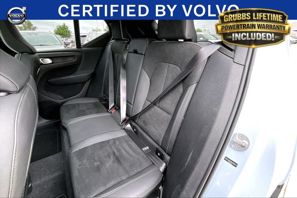 2025 Volvo XC40 B5 Plus Dark Theme