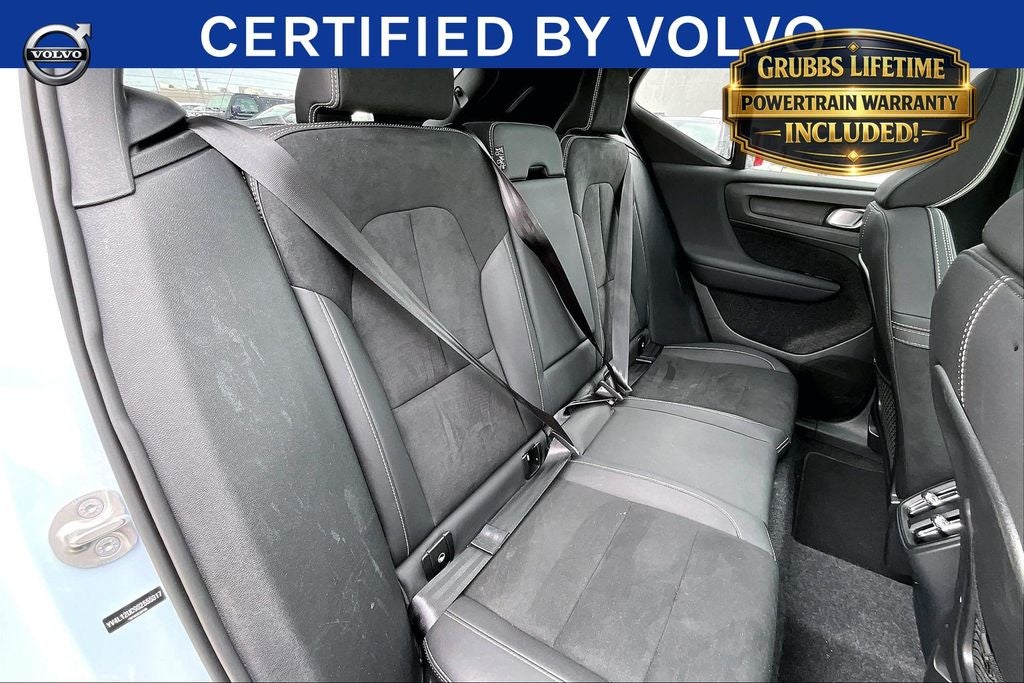 2025 Volvo XC40 B5 Plus Dark Theme