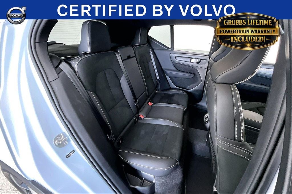 2025 Volvo XC40 B5 Plus Dark Theme