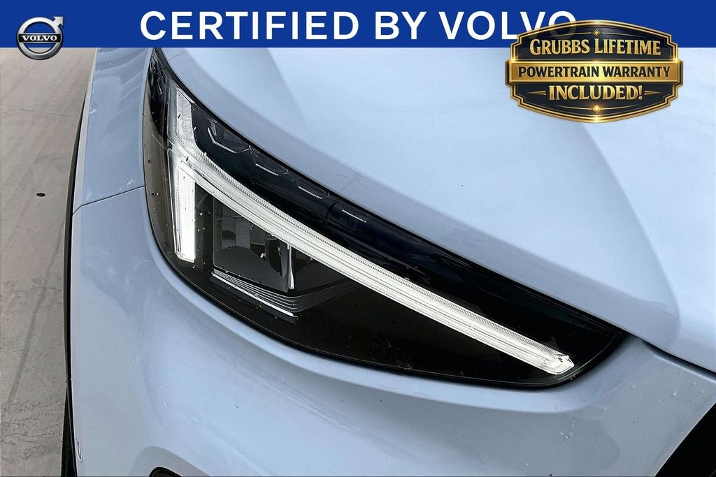 2025 Volvo XC40 B5 Plus Dark Theme