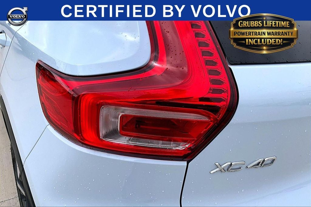 2025 Volvo XC40 B5 Plus Dark Theme