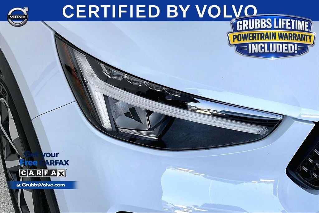 2025 Volvo XC40 B5 Plus Dark Theme
