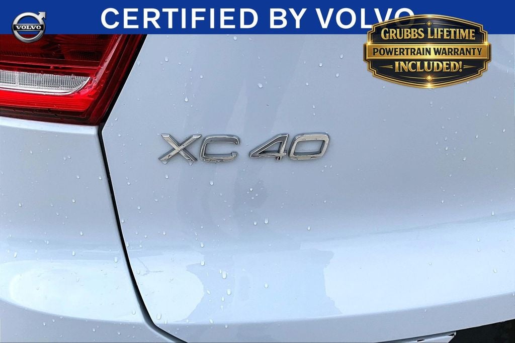 2025 Volvo XC40 B5 Plus Dark Theme