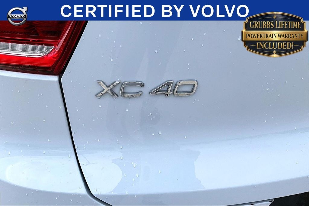 2025 Volvo XC40 B5 Plus Dark Theme