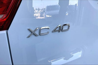 2025 Volvo XC40 B5 Plus Dark Theme