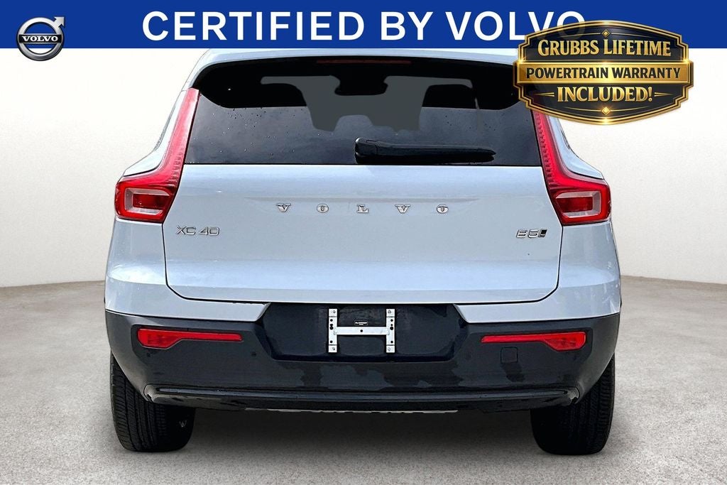 2025 Volvo XC40 B5 Plus Dark Theme