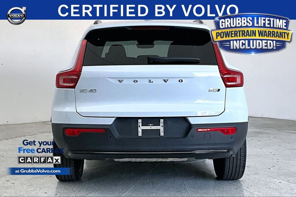 2025 Volvo XC40 B5 Plus Dark Theme