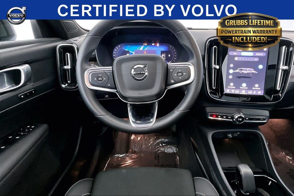 2025 Volvo XC40 B5 Plus Dark Theme