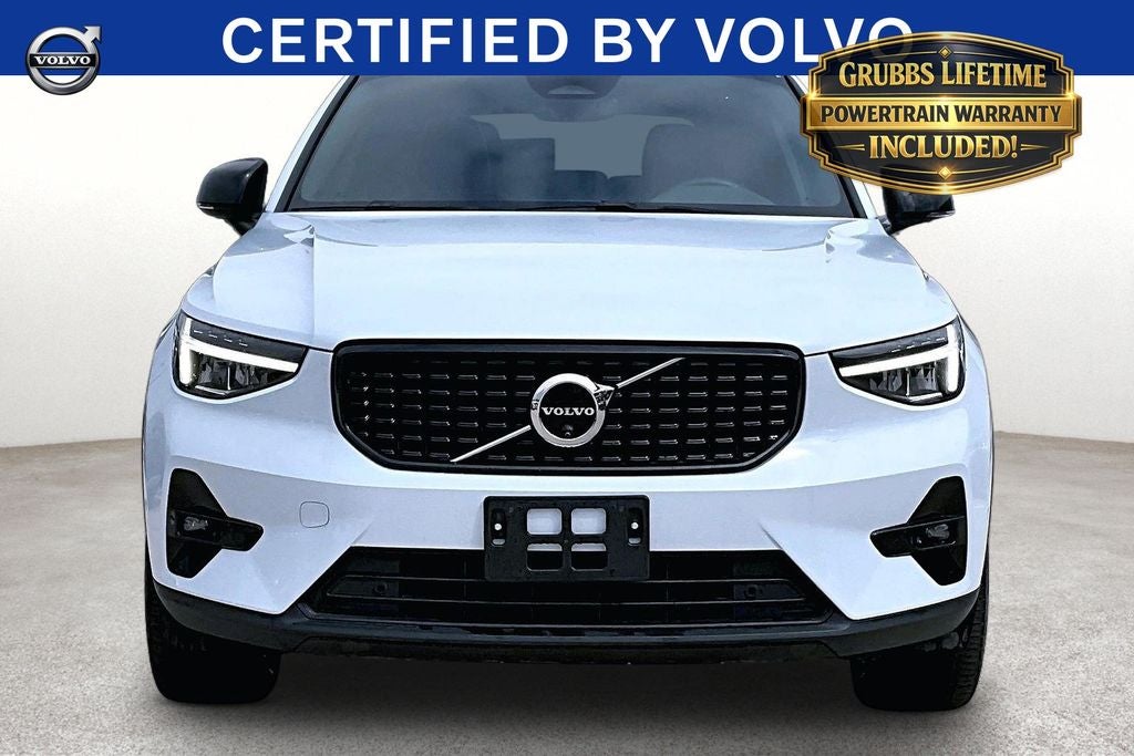 2025 Volvo XC40 B5 Plus Dark Theme