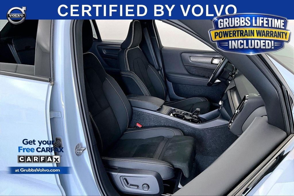 2025 Volvo XC40 B5 Plus Dark Theme