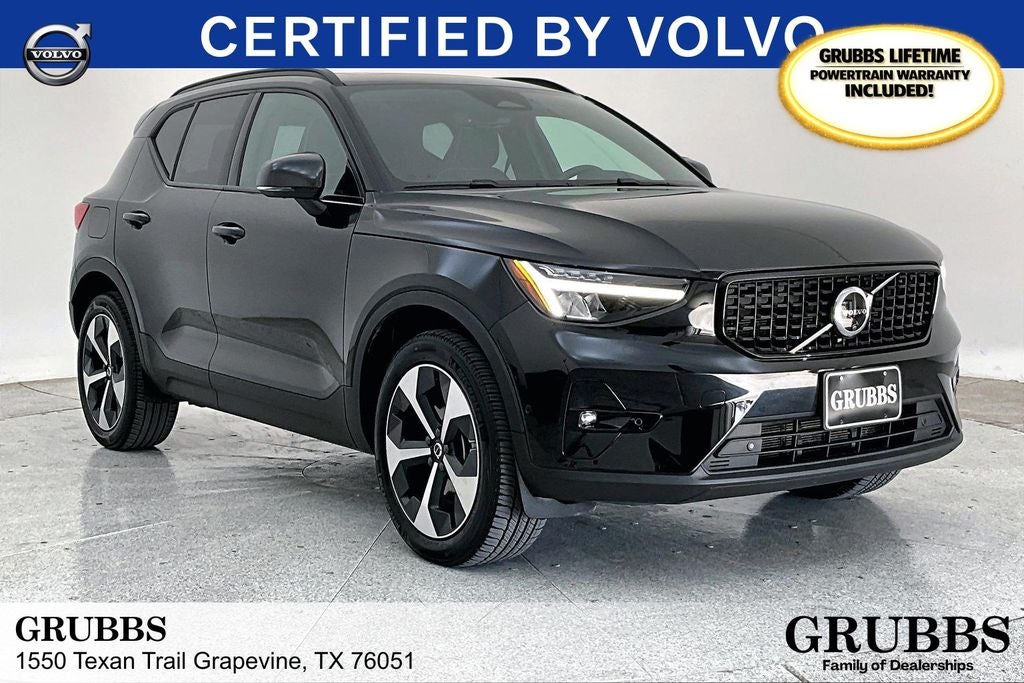 2025 Volvo XC40 B5 Plus Dark Theme