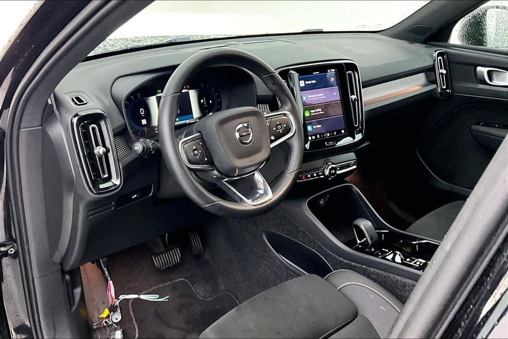 2025 Volvo XC40 B5 Plus Dark Theme