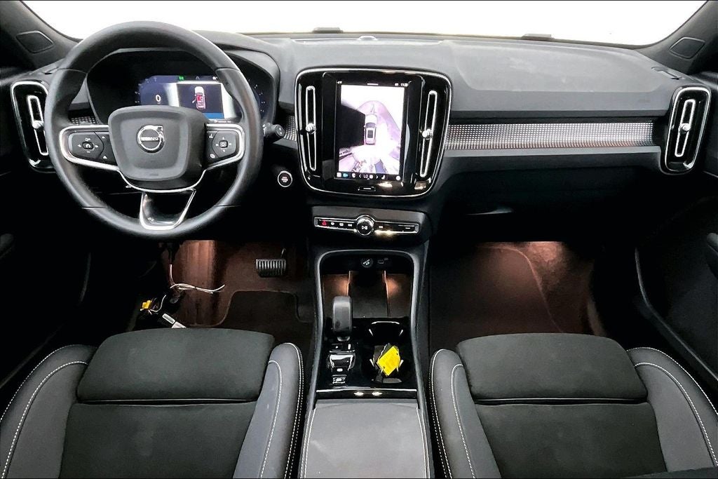 2025 Volvo XC40 B5 Plus Dark Theme