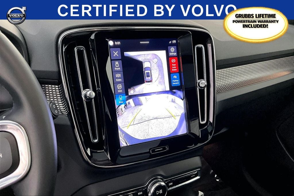 2025 Volvo XC40 B5 Plus Dark Theme