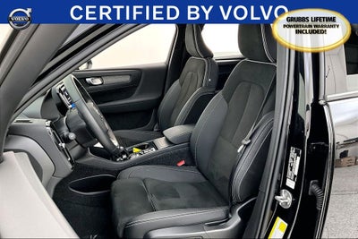 2025 Volvo XC40 B5 Plus Dark Theme