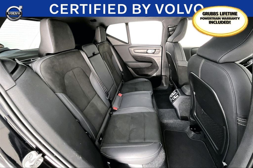 2025 Volvo XC40 B5 Plus Dark Theme