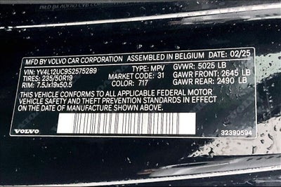 2025 Volvo XC40 B5 Plus Dark Theme