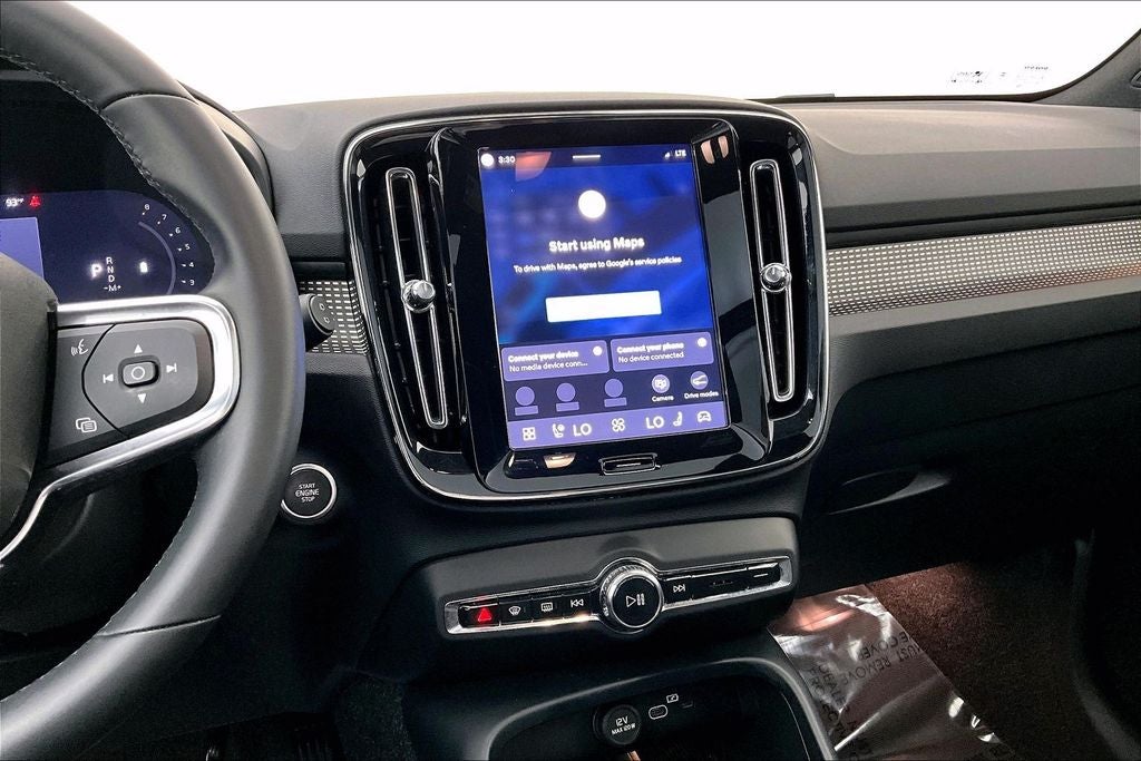 2025 Volvo XC40 B5 Plus Dark Theme