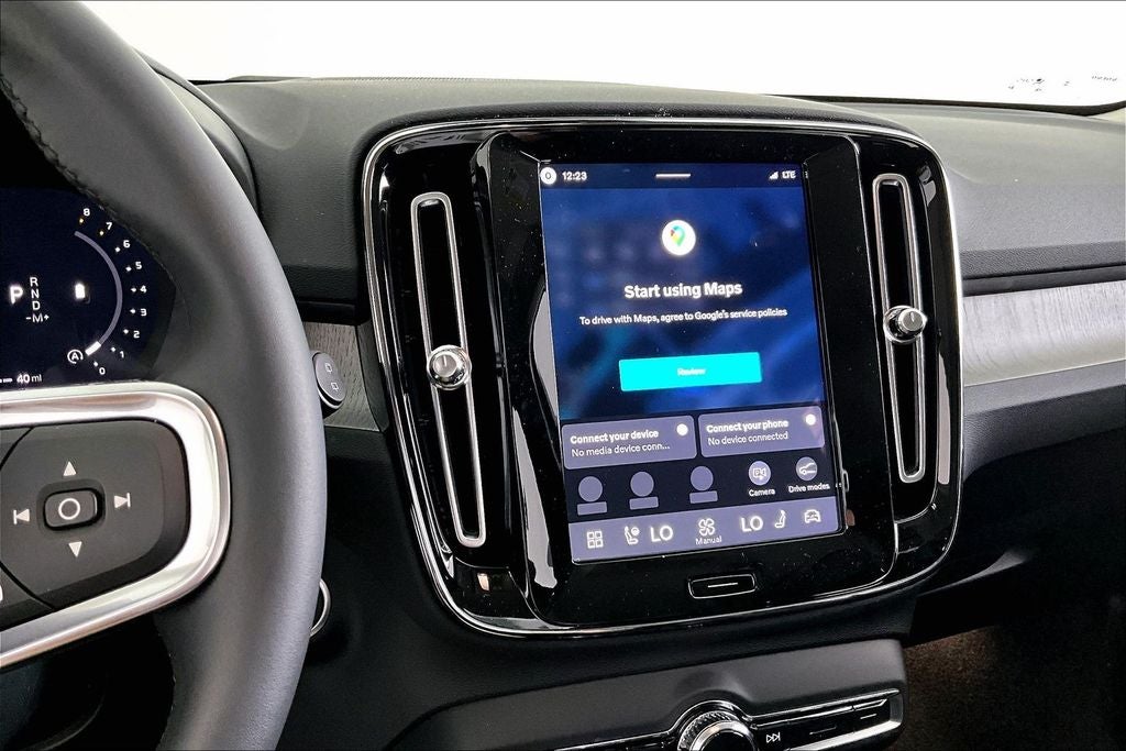 2026 Volvo XC40 B5 Plus
