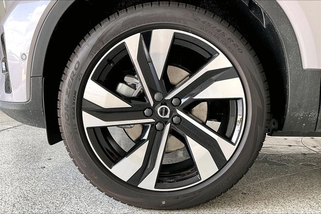 2026 Volvo XC40 B5 Plus