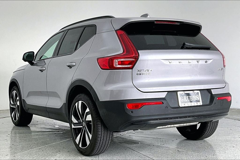 2026 Volvo XC40 B5 Plus