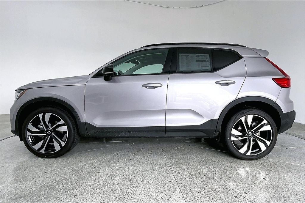 2026 Volvo XC40 B5 Plus