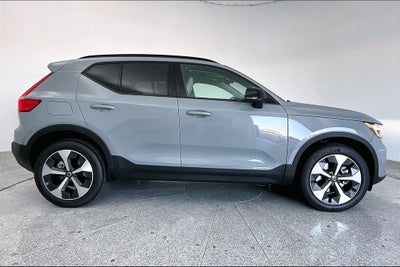 2026 Volvo XC40 B5 Plus