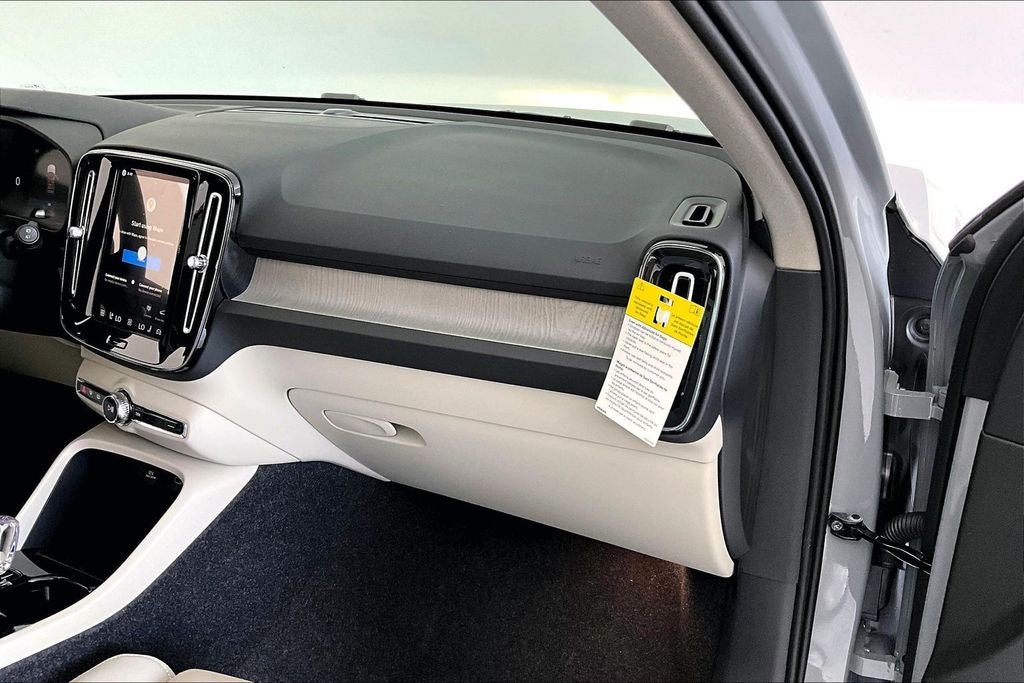 2026 Volvo XC40 B5 Plus