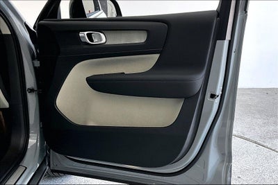 2026 Volvo XC40 B5 Plus