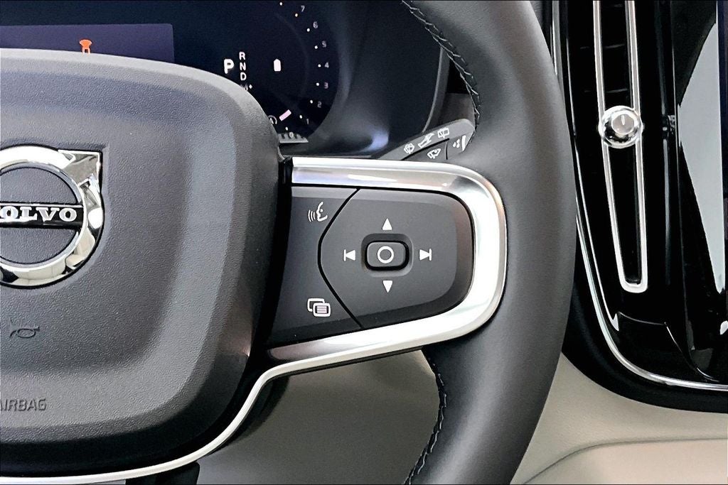 2026 Volvo XC40 B5 Plus