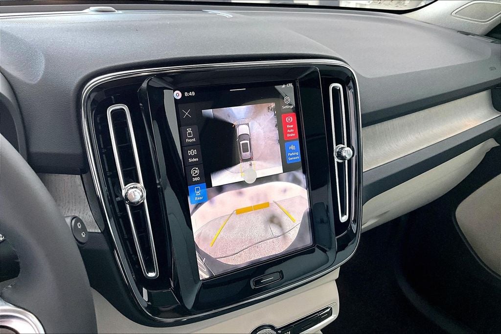 2026 Volvo XC40 B5 Plus