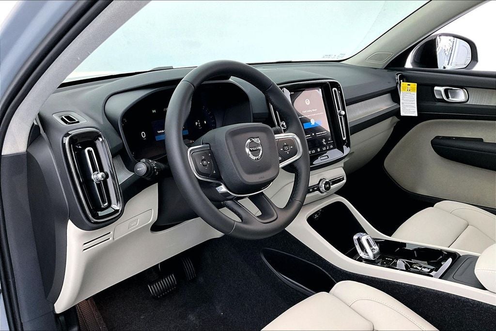 2026 Volvo XC40 B5 Plus