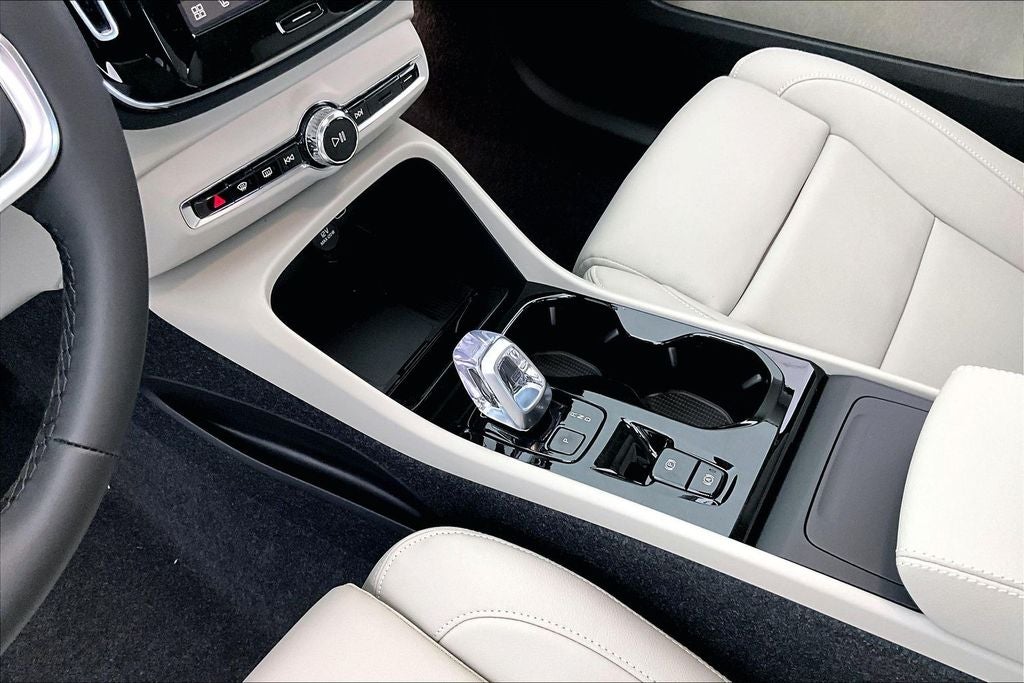 2026 Volvo XC40 B5 Plus
