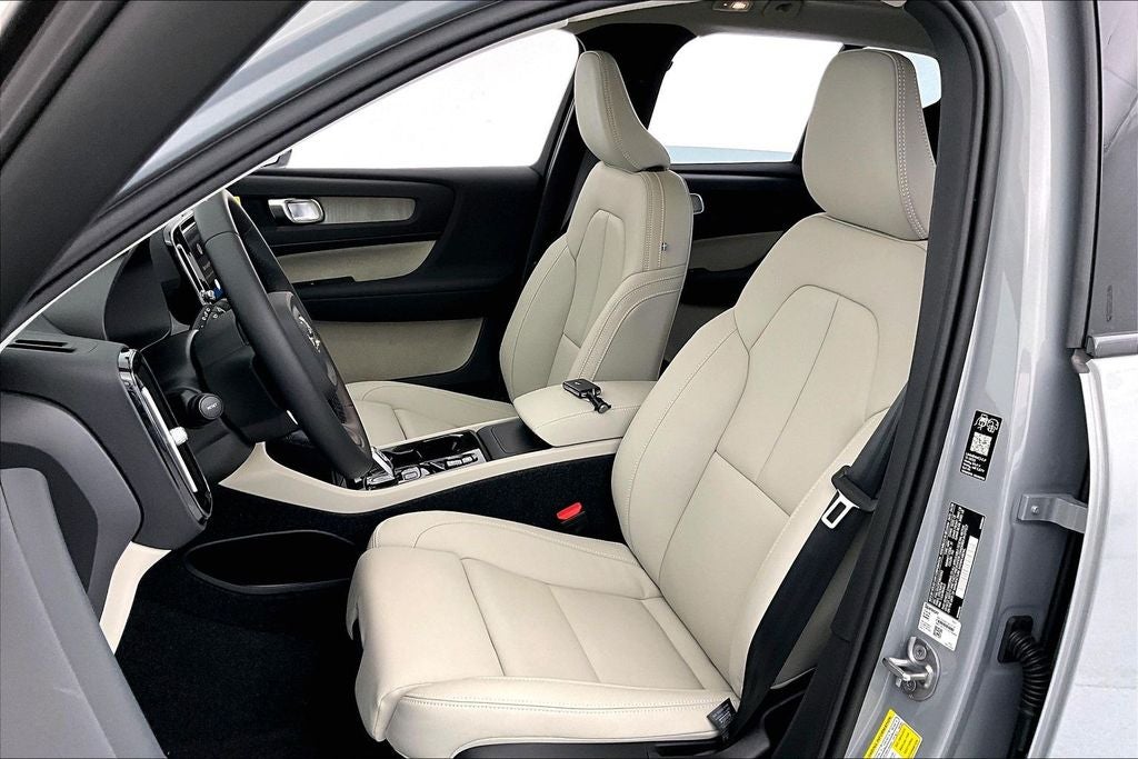 2026 Volvo XC40 B5 Plus
