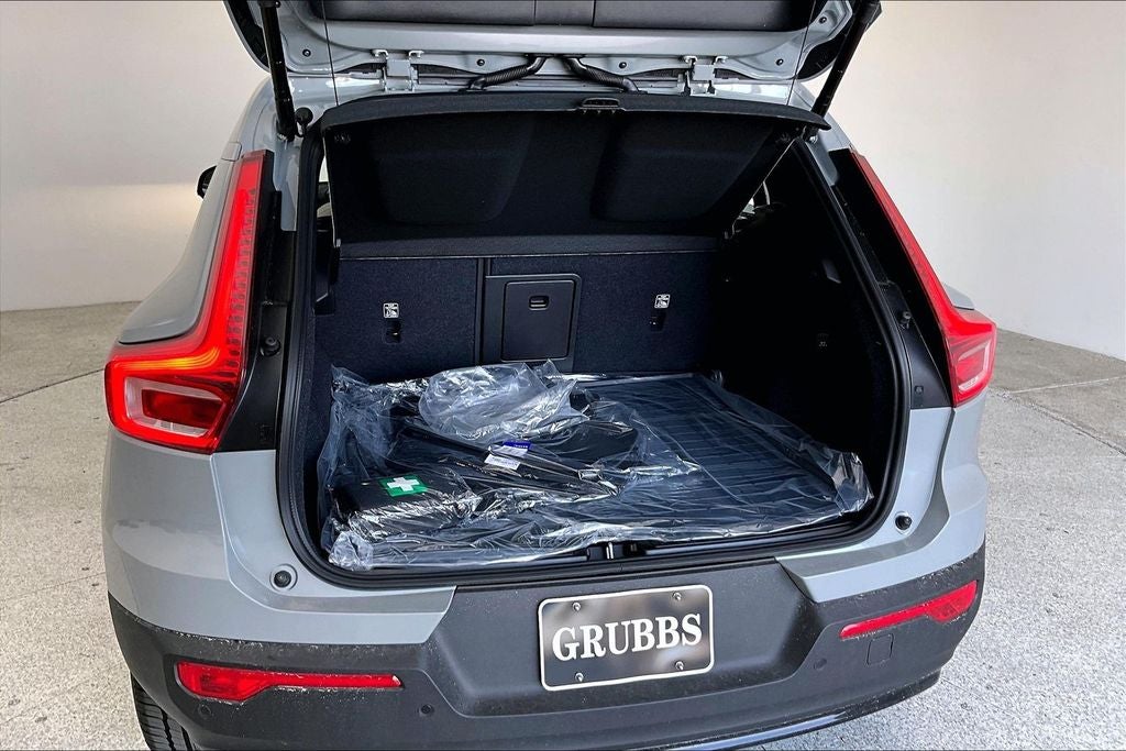2026 Volvo XC40 B5 Plus
