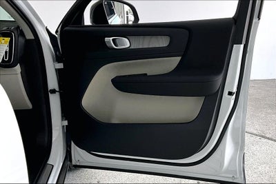 2026 Volvo XC40 B5 Plus