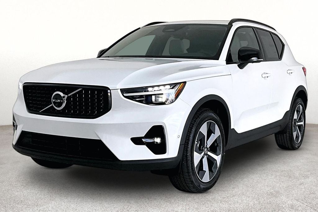 2026 Volvo XC40 B5 Plus