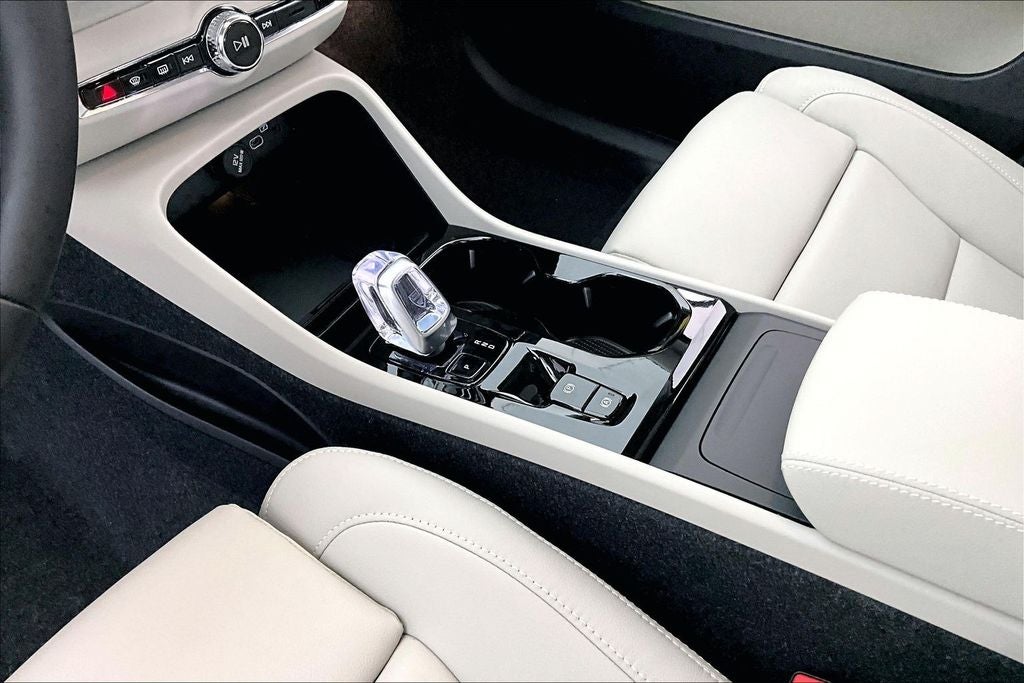 2026 Volvo XC40 B5 Plus