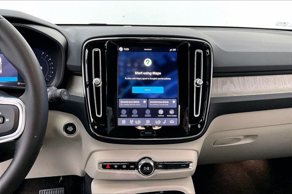 2026 Volvo XC40 B5 Plus