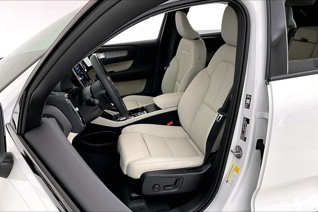 2026 Volvo XC40 B5 Plus