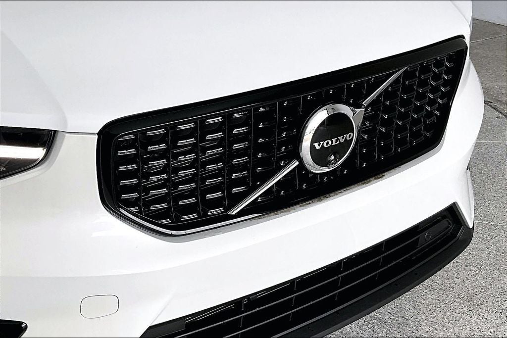 2026 Volvo XC40 B5 Plus