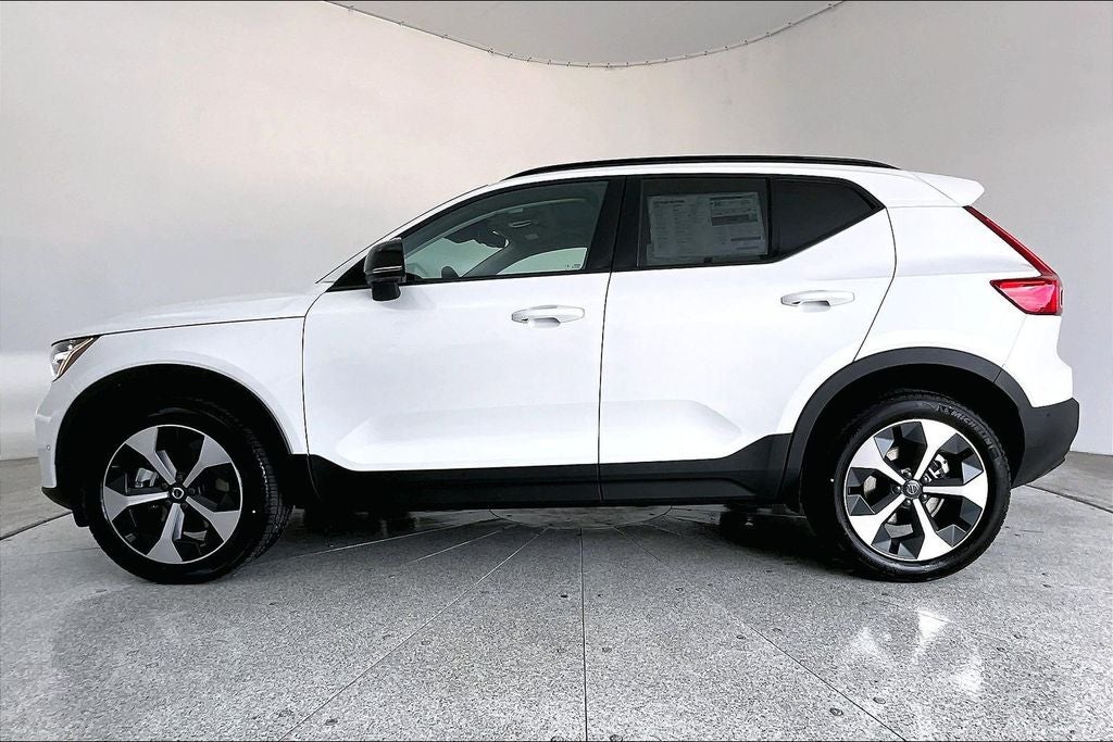 2026 Volvo XC40 B5 Plus